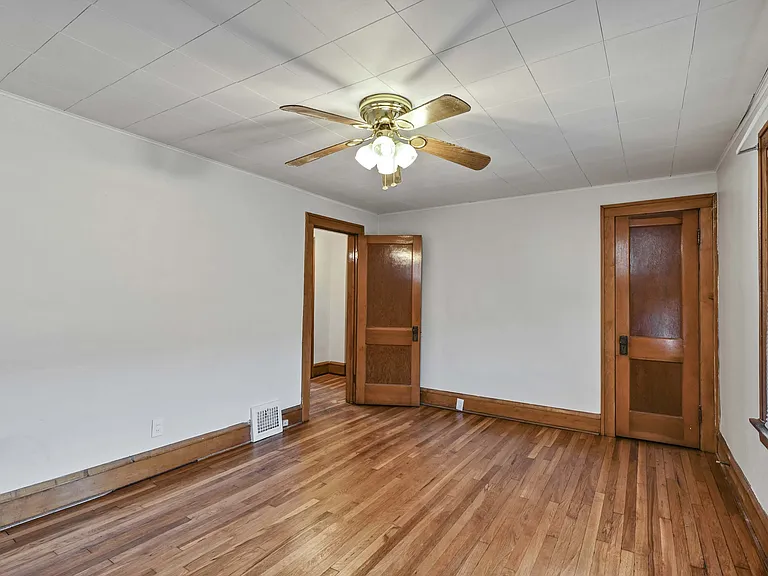 1909 Broadview Ct — Photo 12
