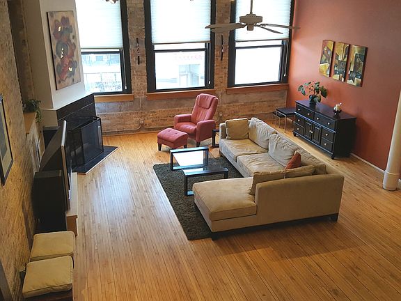 2nd image of 3024 N Lincoln Ave Unit B