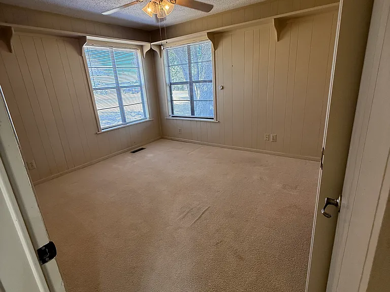 2303 S Memorial Dr — Photo 15