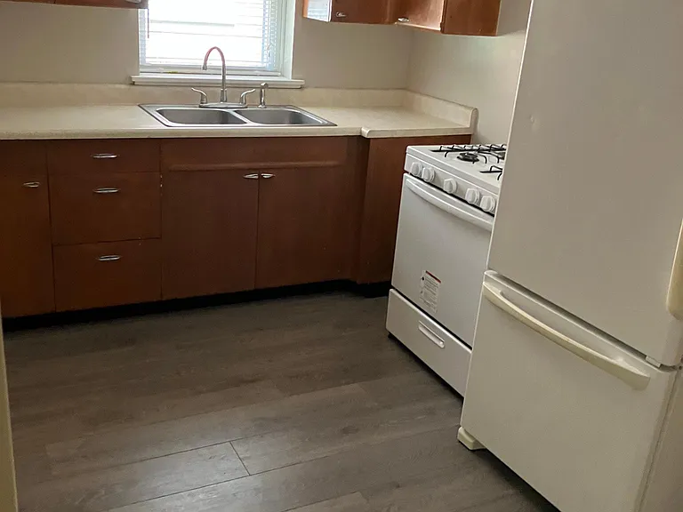 304 Woodrow Dr #1 — Photo 1