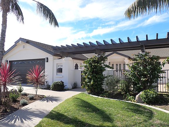 Front of property with enclosed front patio