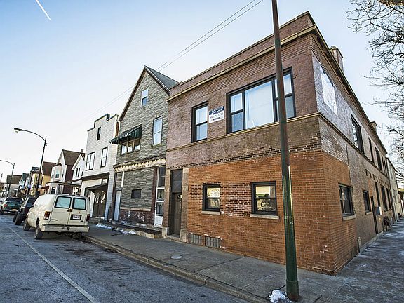 3rd image of 9600 S Avenue L APT 1F