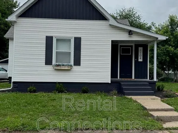 1104 W Chestnut St, Marion, IL 62959
