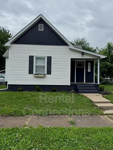 1104 W Chestnut St Photo 1