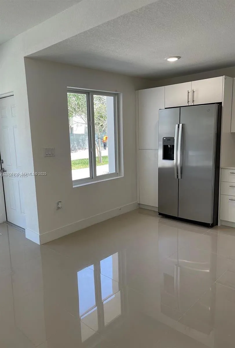 Building Photo - 25842 SW 144th Ave