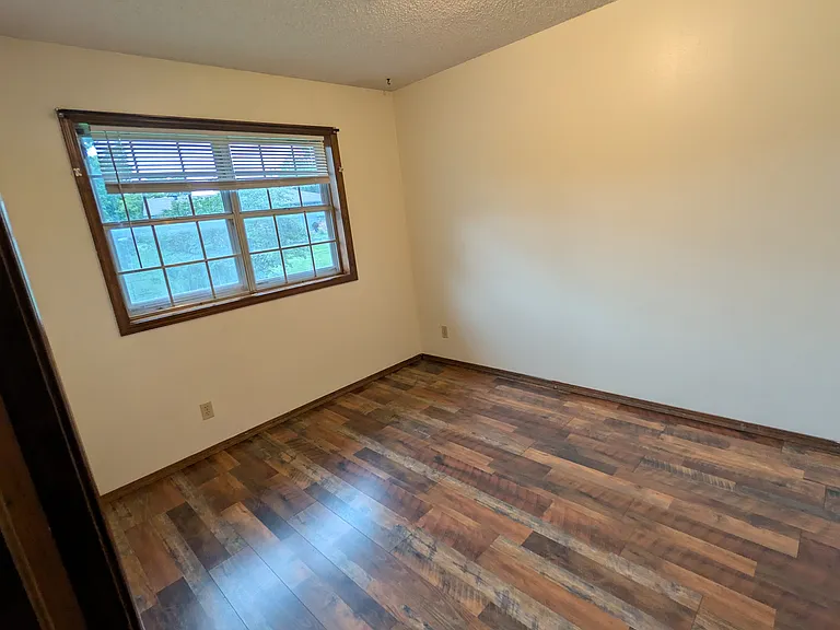 4012 W Yorkshire Dr — Photo 3