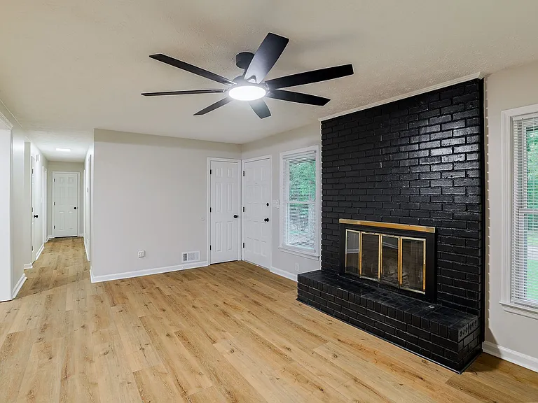 315 Ansley Dr — Photo 6