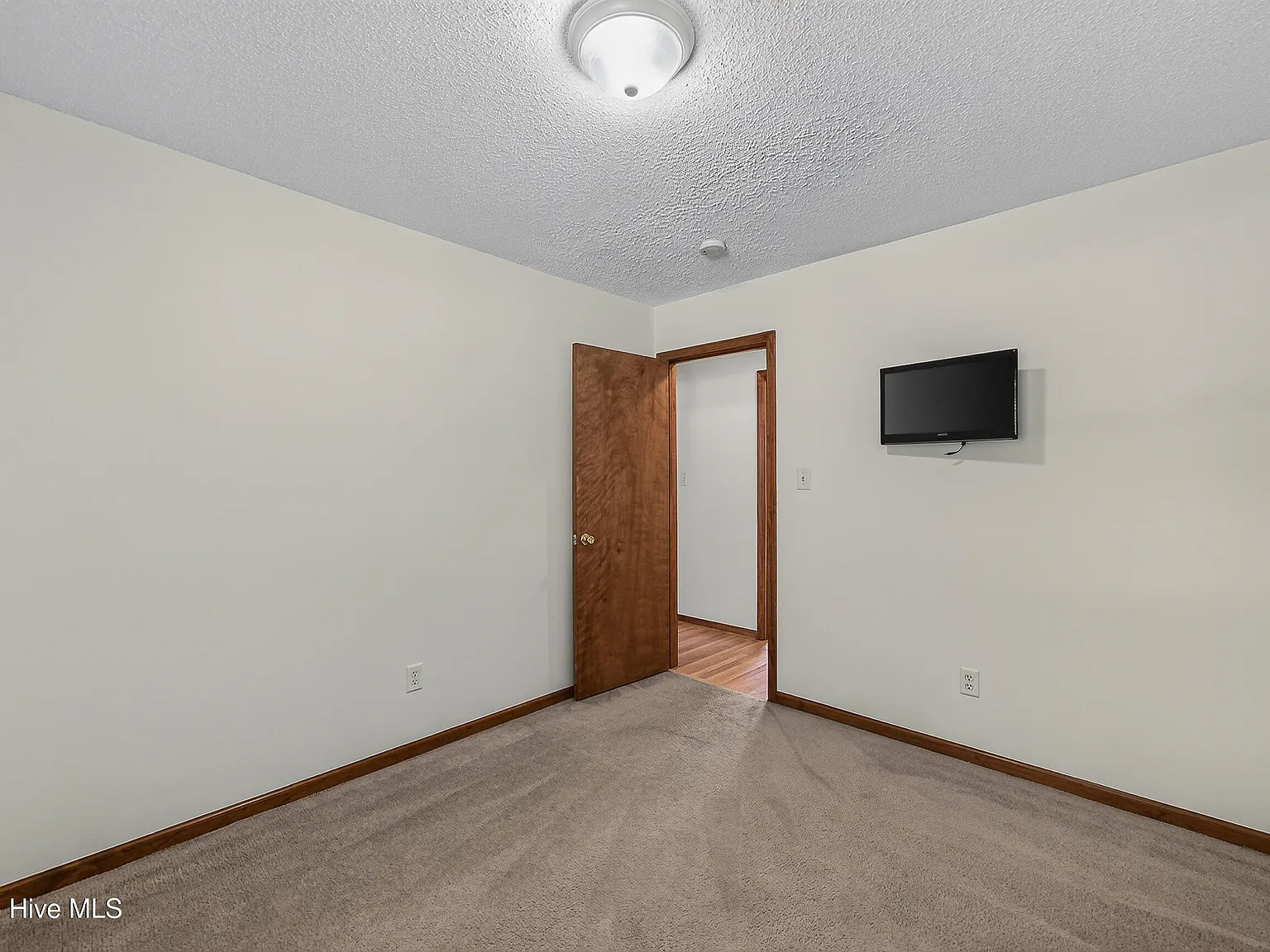 3 bed, 2.0 bath, $1,600 — Photo 4