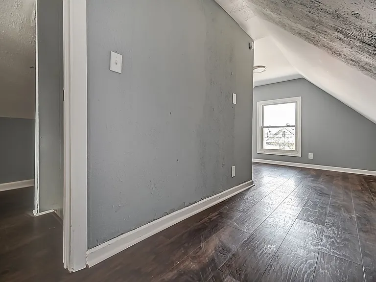 1257 Leonhard St — Photo 28