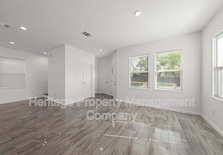 323 Gabriel #1-unit 101 — Photo 12
