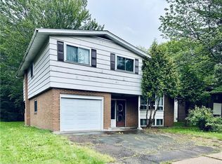 69 Chandler Cres, Moncton, NB E1E 3W6
