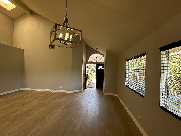 1314 Robert Ct — Photo 15