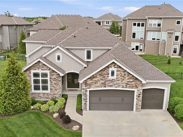 10702 W 171st Ter, Overland Park, KS 66221