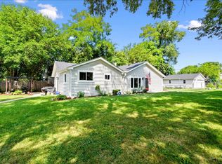 7604 E Sunset Dr, Wonder Lake, IL 60097