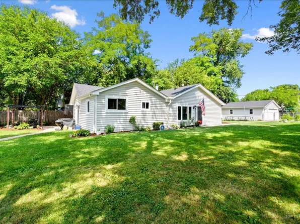 7604 E Sunset Dr, Wonder Lake, IL 60097