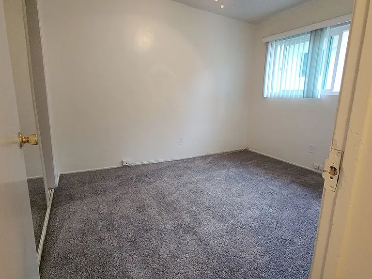4450-52 Rosebud Ln — Photo 9