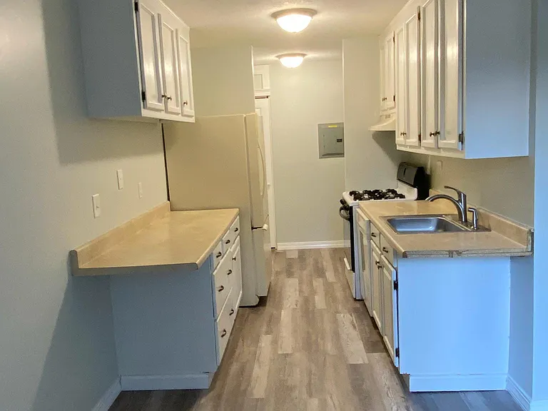 68 Shrewsbury Green Dr #B — Photo 4