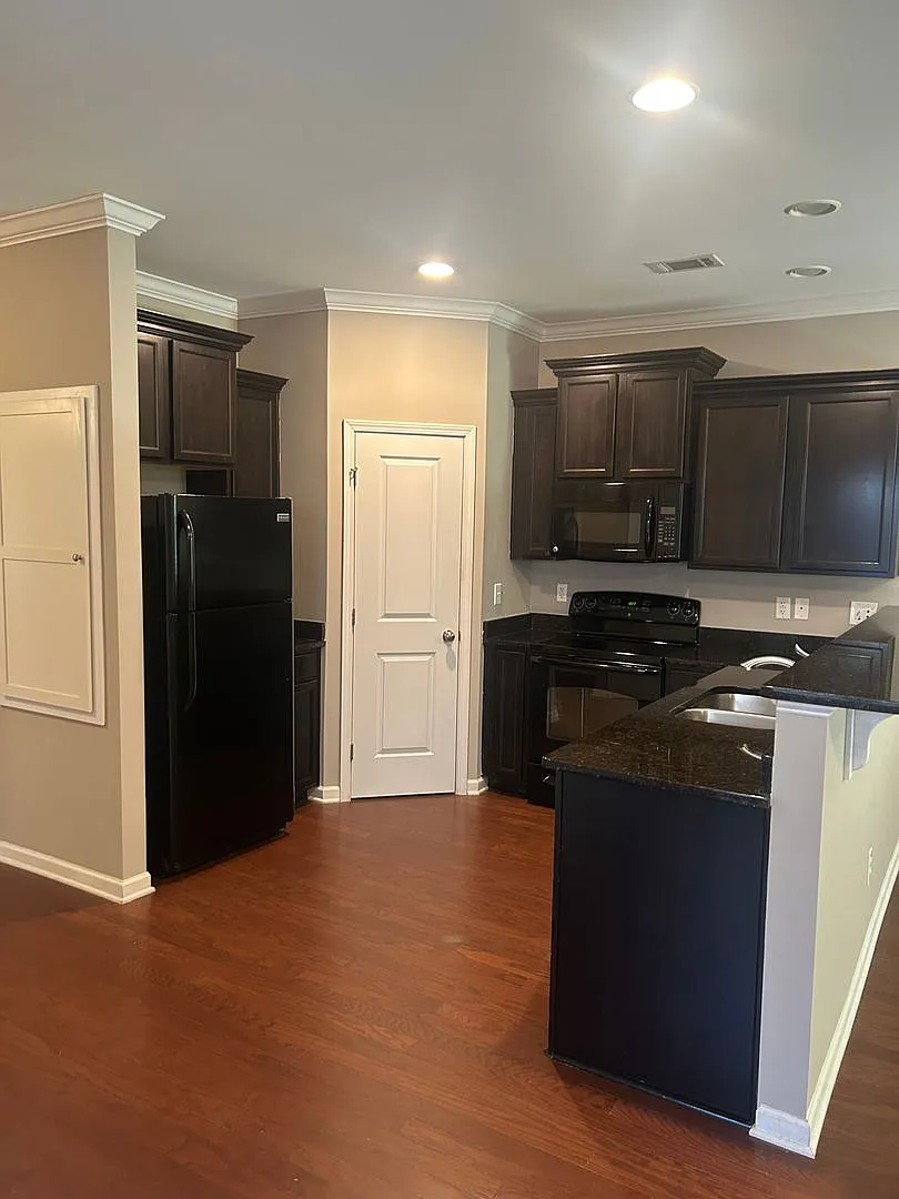 Simpsonville - 3 / 2.5, 2.100 SF — Photo 2