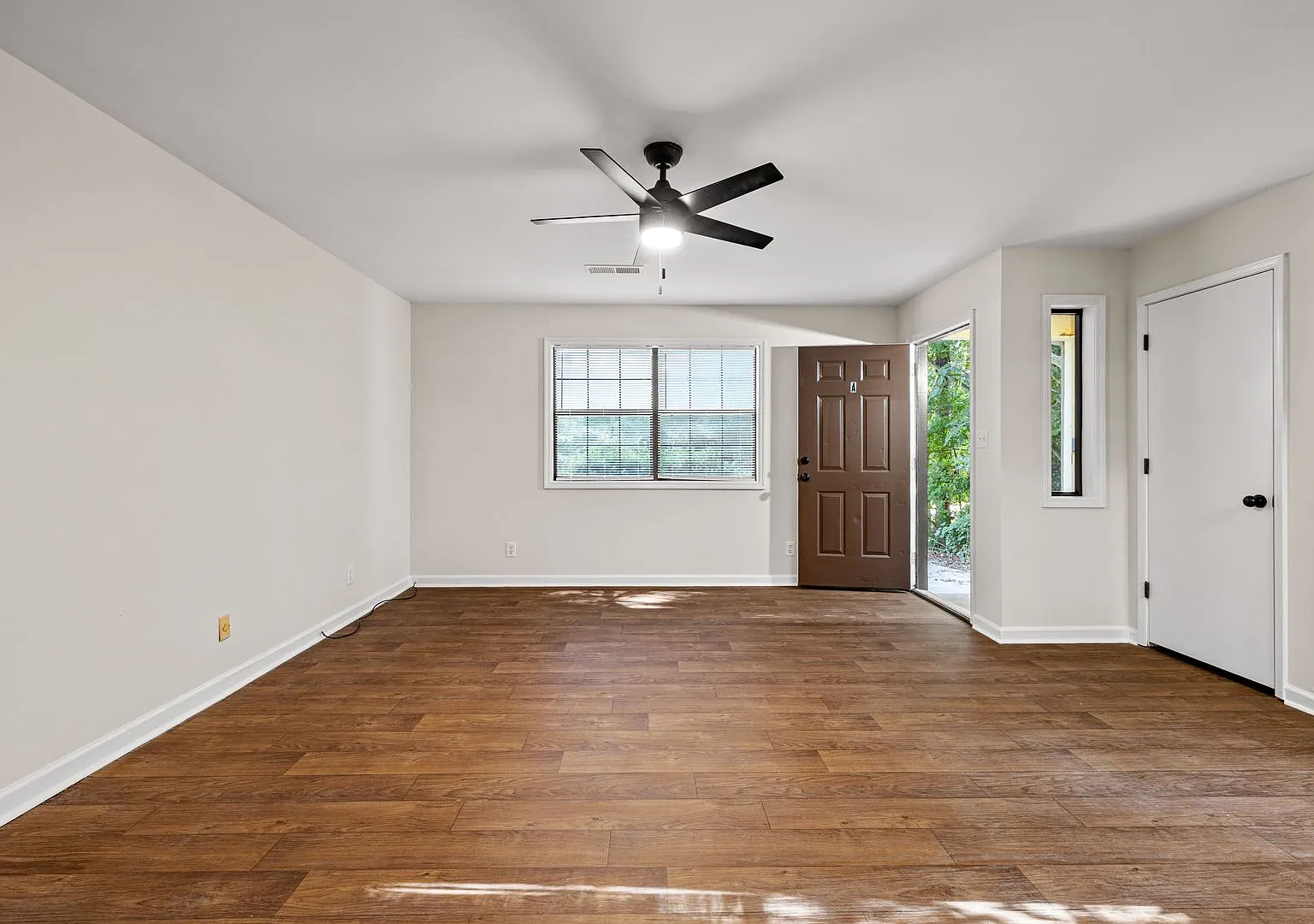 Completely Renovated 2BR Duplex in Convenient Tyrone Location — Photo 4