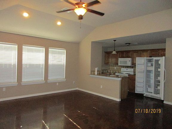 2nd image of 2513 SW E Ave APT B