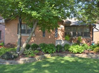 302 N Walnut St, Elmhurst, IL 60126