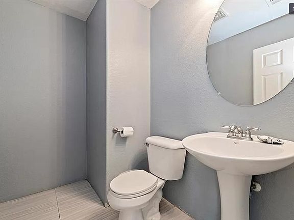 3rd image of 45038 Kimberly Ct