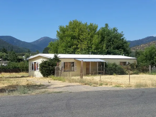 234 Valley Dr, Yreka, CA 96097