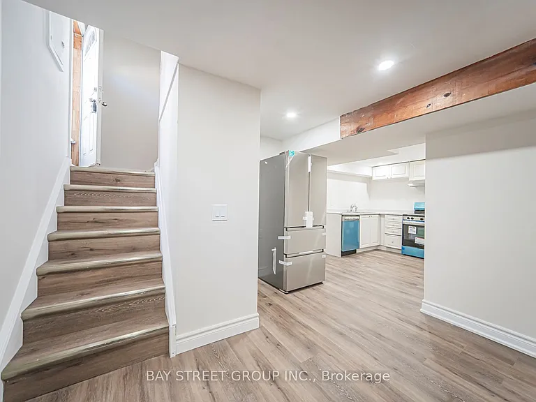 538 Queens Dr #BASEMENT — Photo 4