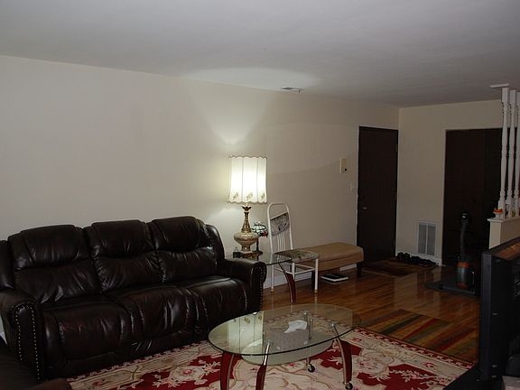 5th image of 581 Cumberland Trl APT A