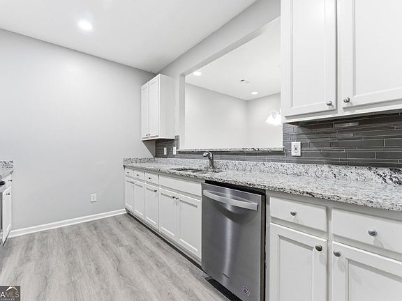 4th image of 8662 Thomas Rd