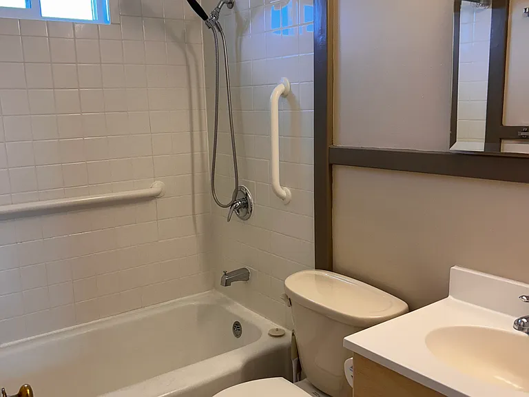 130 G St NE — Photo 8