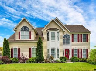 928 Silver Maple Cir, Seven Valleys, PA 17360