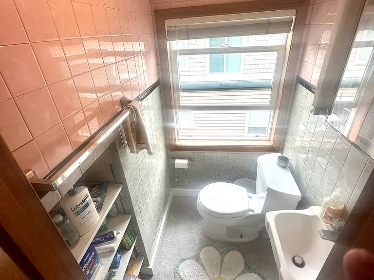 4411 Williams Ave W — Photo 18