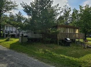 104 Bear Ln, Hawley, PA 18428