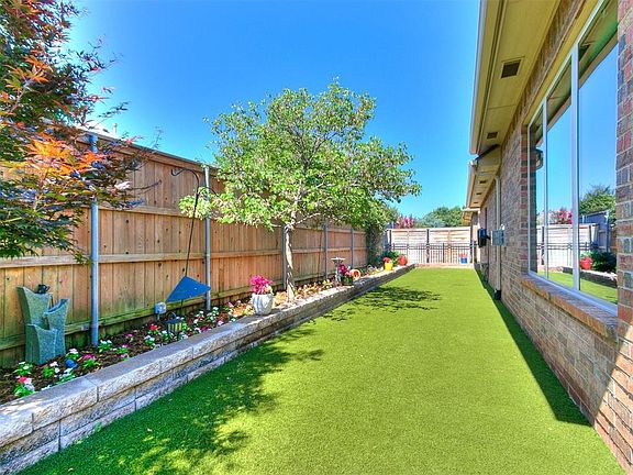 3rd image of 5512 NW 126th St