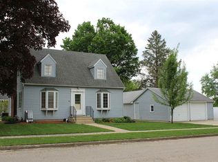 541 E Franklin St, Denver, IA 50622