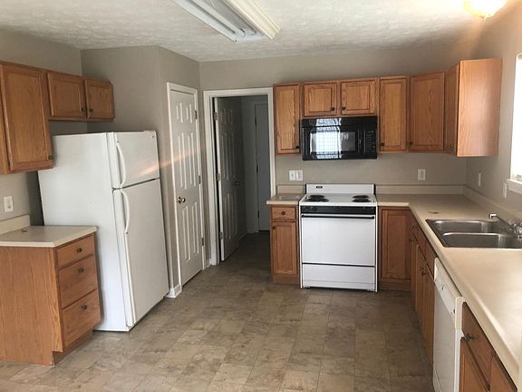 4th image of 10 Tuscany Ct