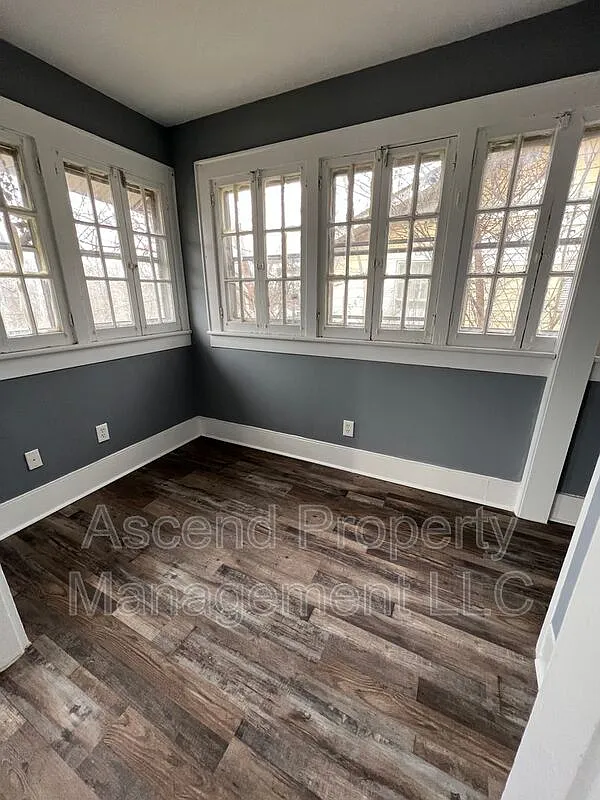 3 bed, 1.0 bath, $1,350 — Photo 3