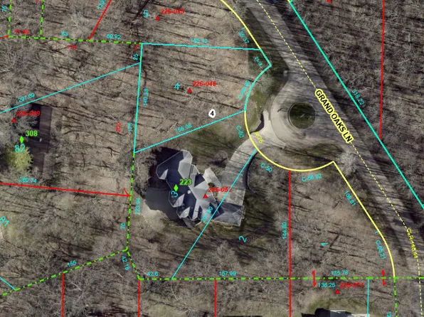 207 & 215 Grand Oaks Ln, Dixon, IL 61021