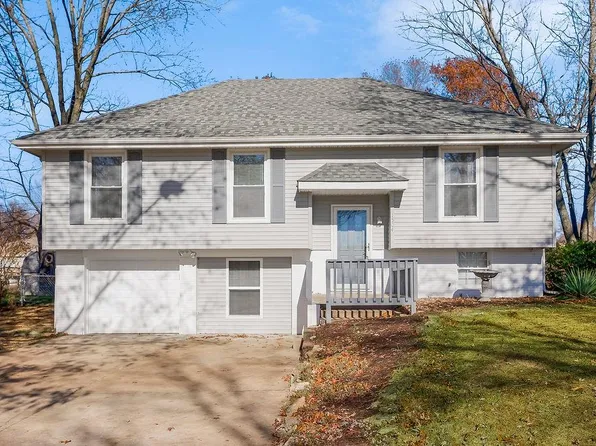 1504 Blueberry Dr, Harrisonville, MO 64701