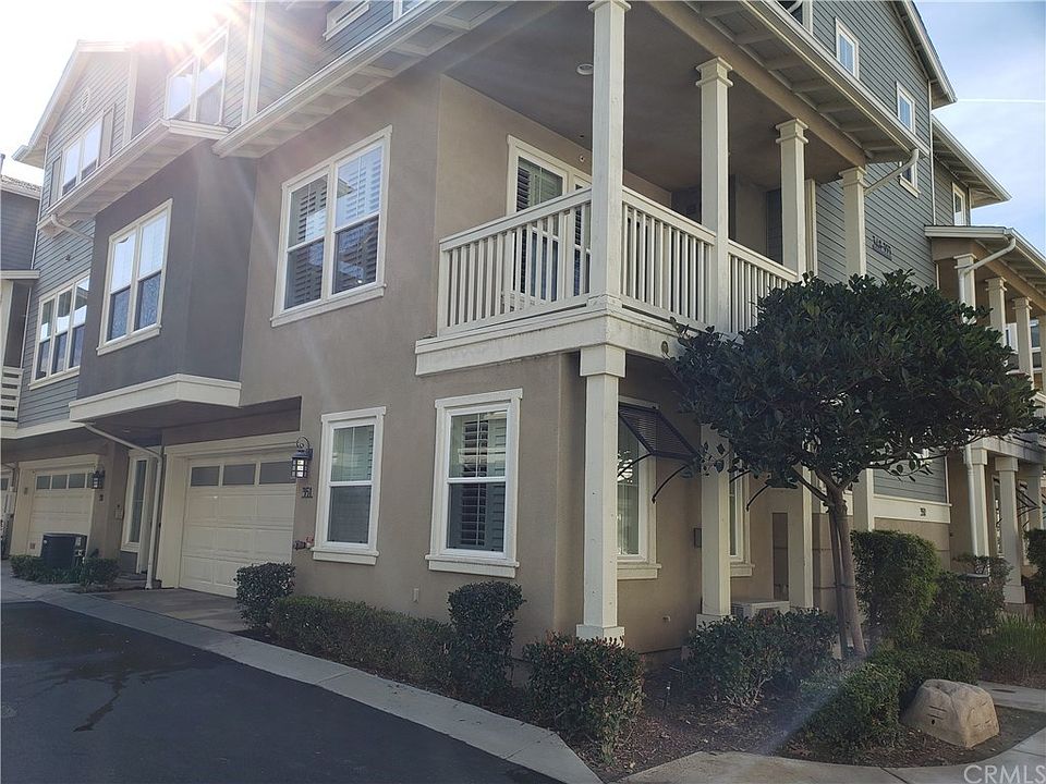 1st image of 1800 Oak St Unit 351