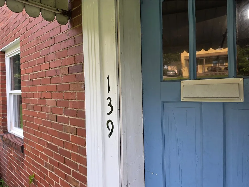 3 bed, 1160 sqft, $1,700 — Photo 2