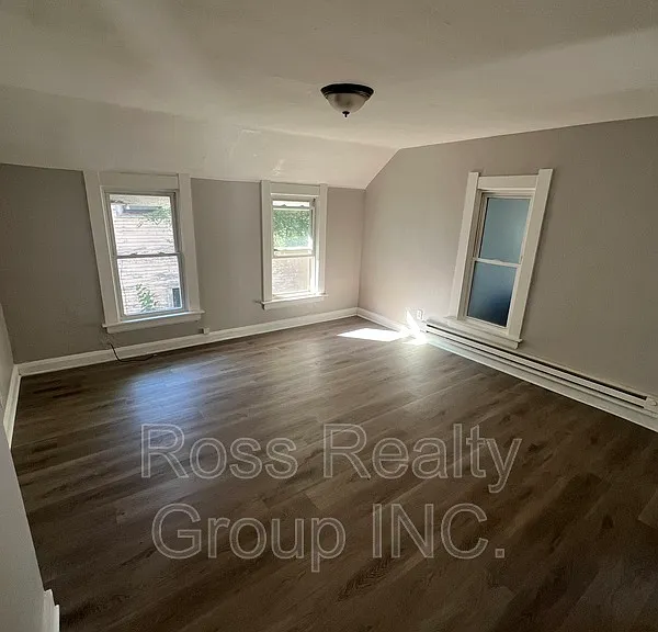 1121 Delence St — Photo 12