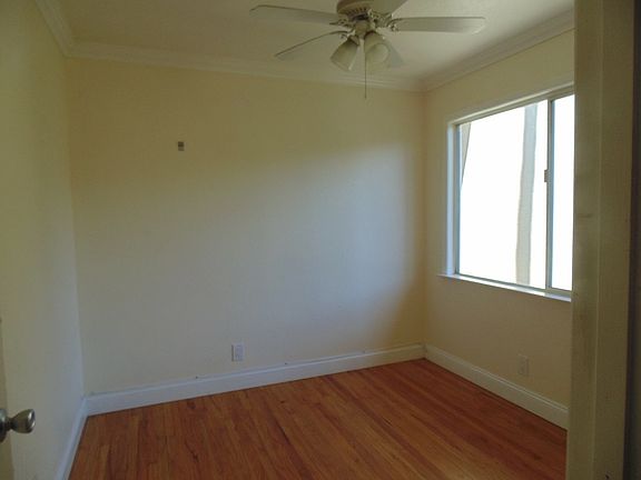 4th image of 5412 Gately Ave