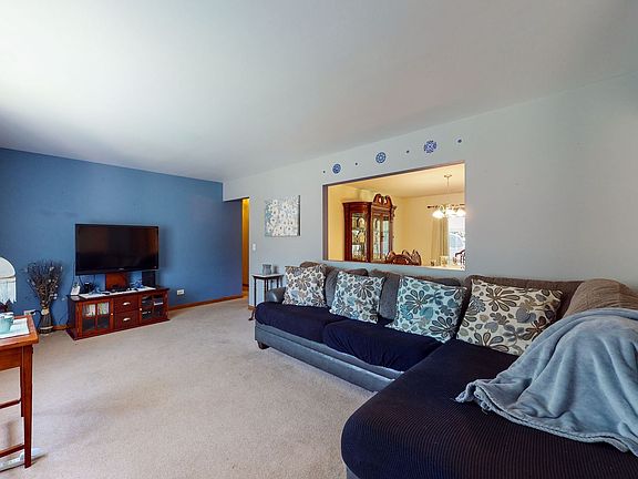 3rd image of 670 Bennet Dr