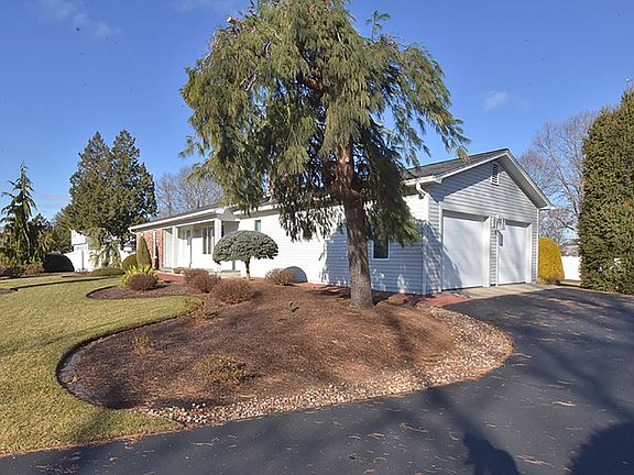 5th image of 50 Sweet Briar Ln