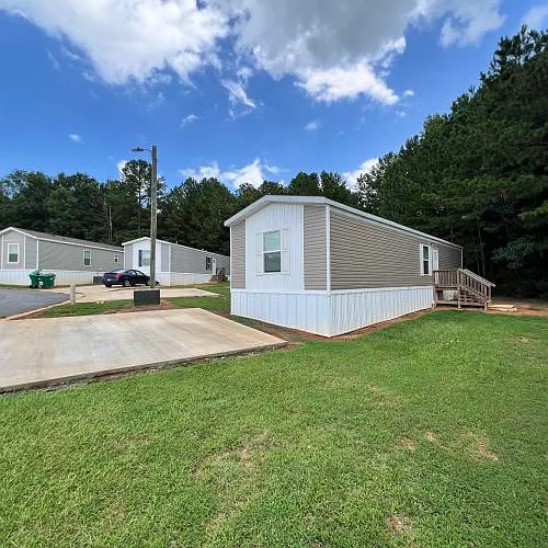 172 Teasley Ln — Photo 2