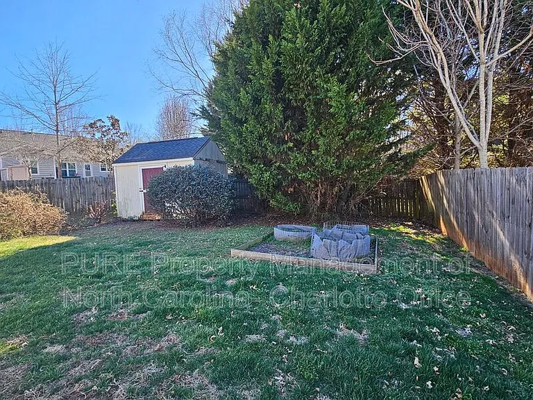 8237 Hornwood Ct — Photo 3