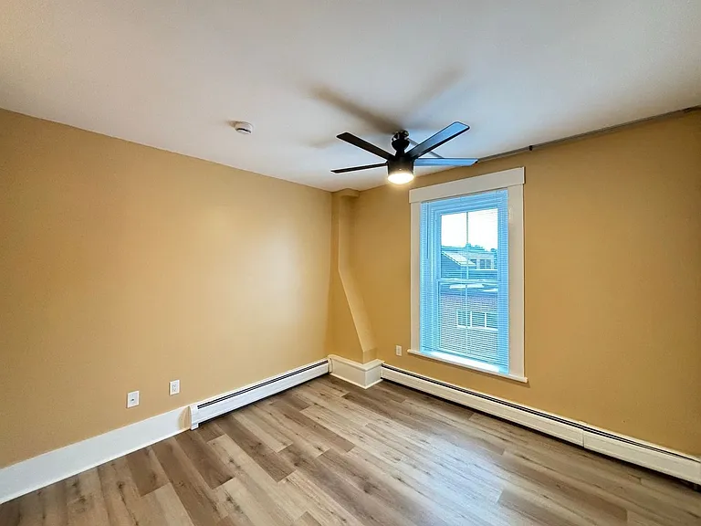 46 Glass St #2 — Photo 6