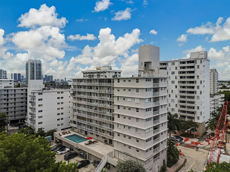 1300 Lincoln Rd #B402 — Photo 2